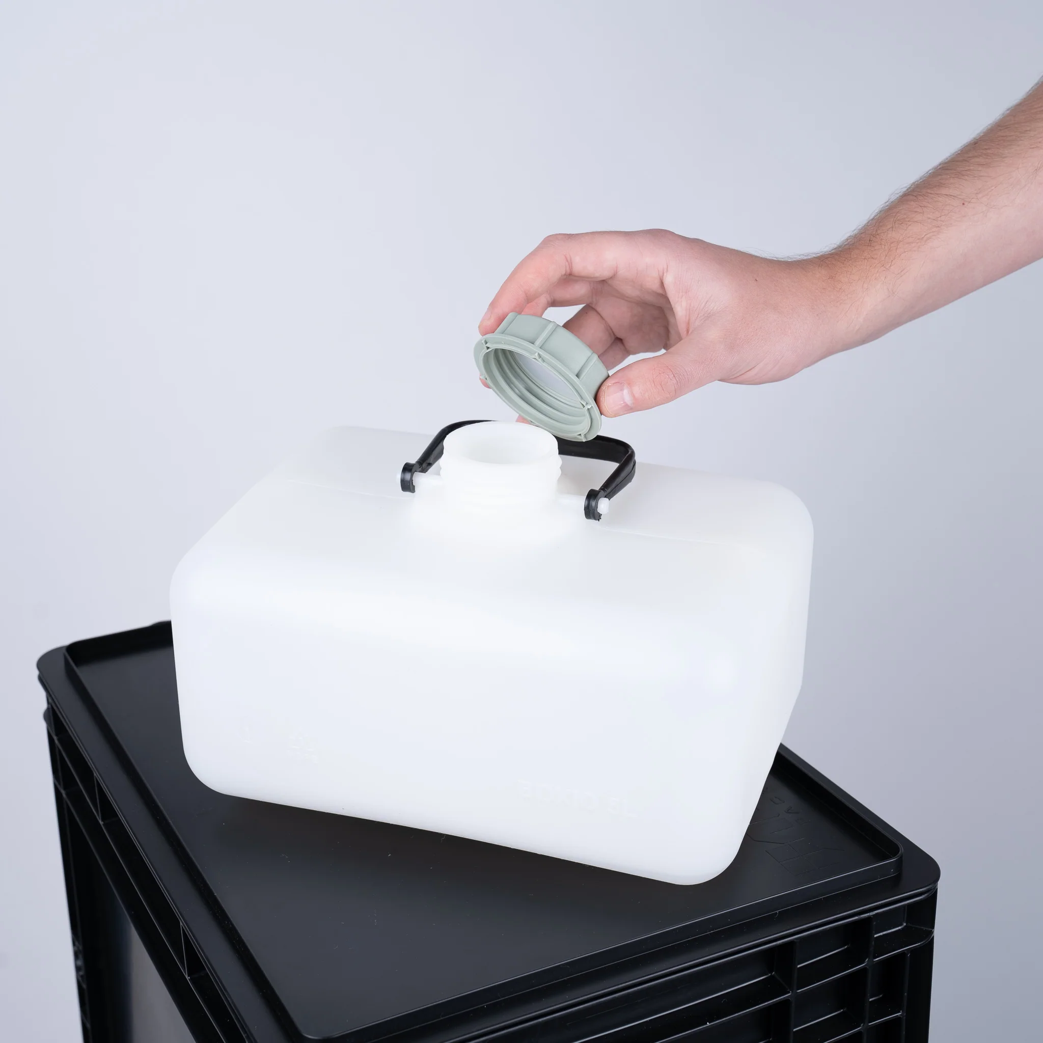 Lid set for urine canister - Image 2